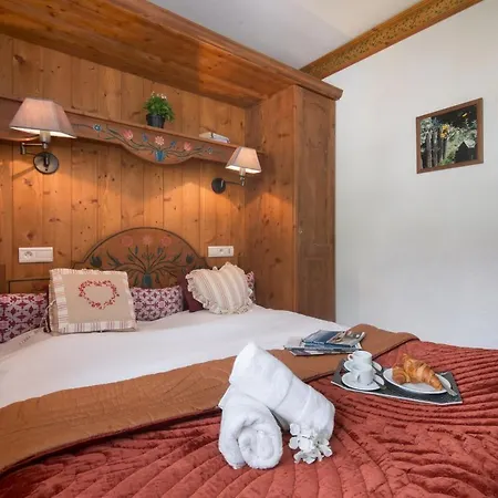 Sainte-foy-l'argentiere Sleeps 4 Pool Apartment Chamonix